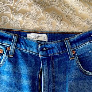 Abercrombie distressed 90s mom jeans